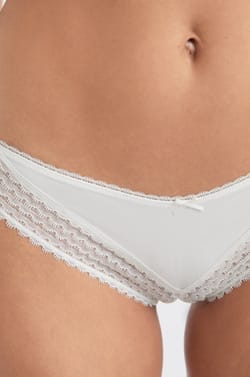 Tanga en dentelle;${refinementColor}