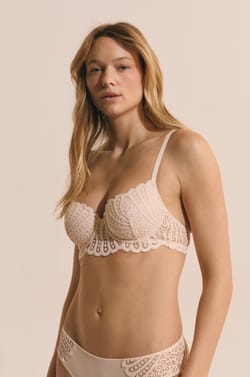 Soutien-gorge N.4 - Le coques fines en broderie;${refinementColor}