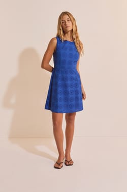 Robe courte avec broderie en coton;${refinementColor}