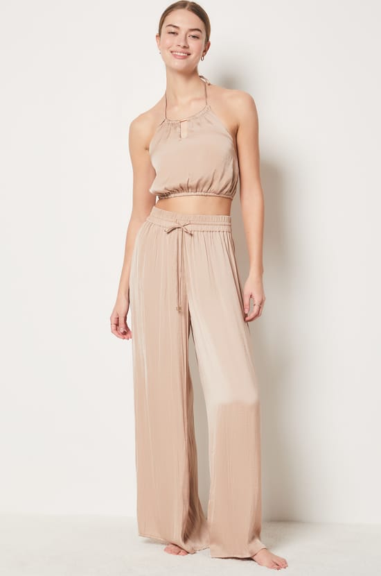 Seidig schimmerndes Top Crop-Top;${refinementColor}