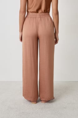 Pantalon satiné coupe large;${refinementColor}