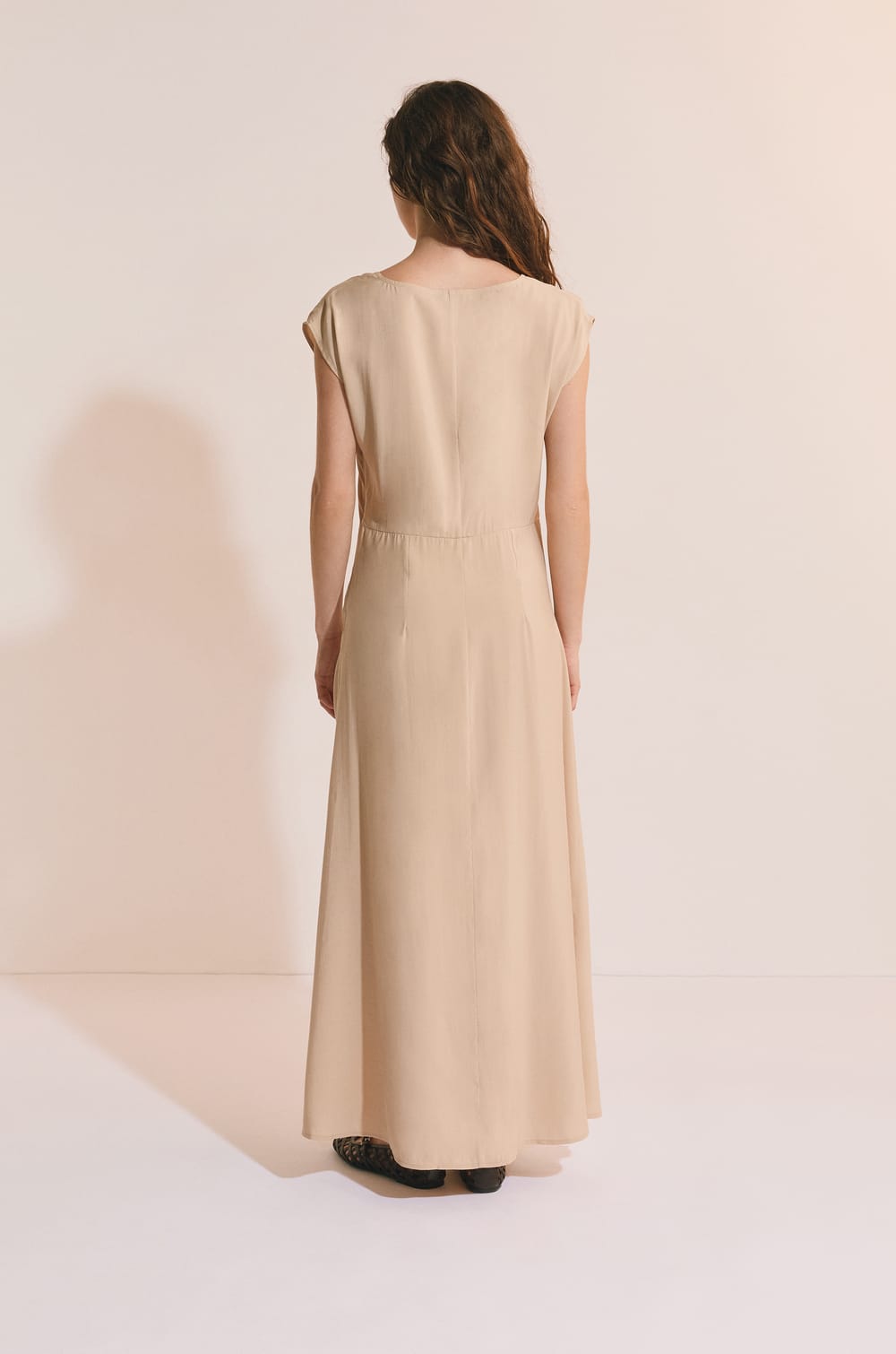 Robe longue &agrave; col b&eacute;nitier;${refinementColor}