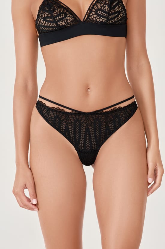 String en dentelle;${refinementColor}