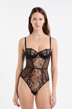 Body en dentelle et satin;${refinementColor}