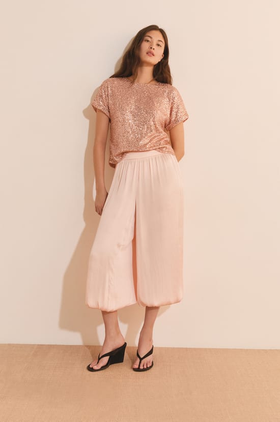 T-shirt manches courtes &agrave; sequins;${refinementColor}