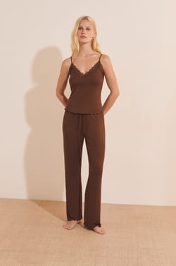 Ensemble de pyjama 2 pi&egrave;ces c&ocirc;tel&eacute; avec d&eacute;tails en dentelle;${refinementColor}