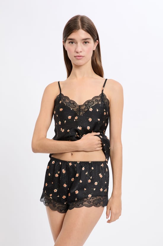 Short de pyjama satiné détails dentelle;${refinementColor}