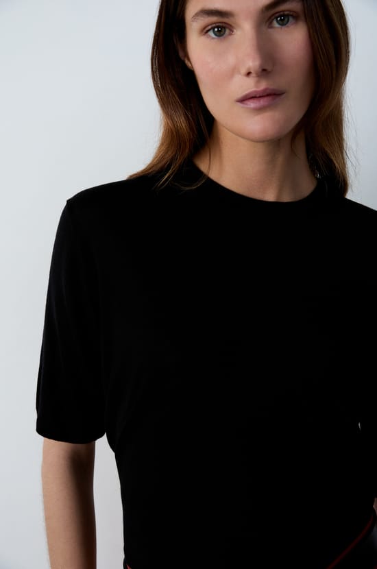 Short-sleeved cropped sweater;${refinementColor}