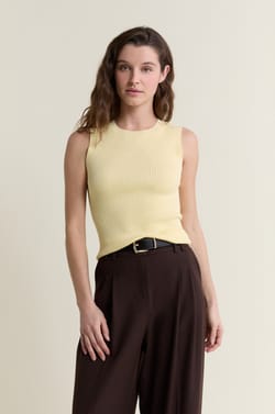 D&eacute;bardeur en maille fine c&ocirc;tel&eacute;e;${refinementColor}