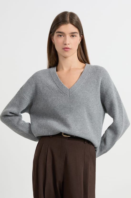 Pull manches longues col V;${refinementColor}