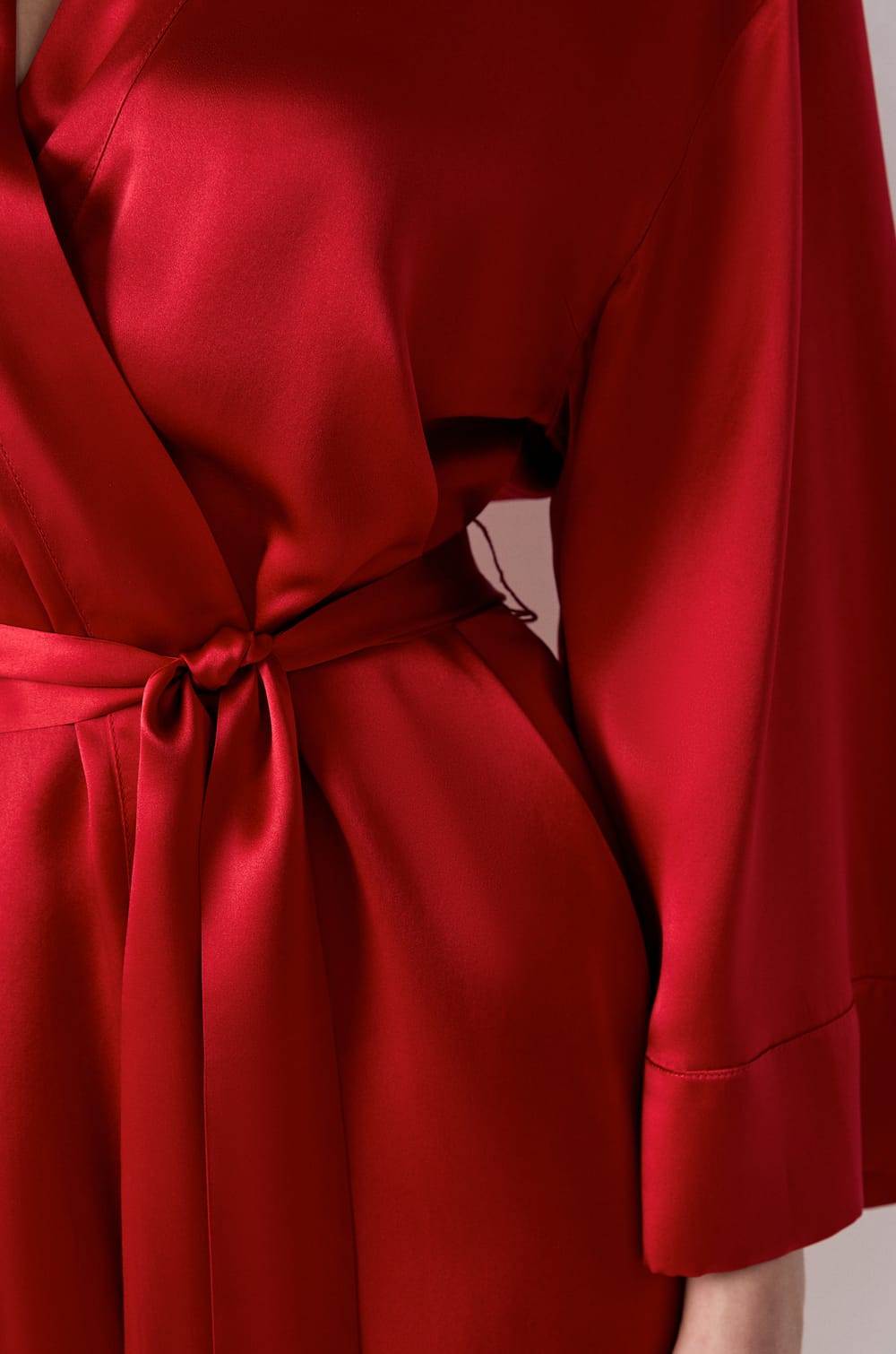 Silk Robe;${refinementColor}