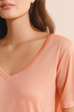 T-shirt col V manches courtes;${refinementColor}