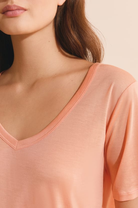 T-shirt col V manches courtes;${refinementColor}