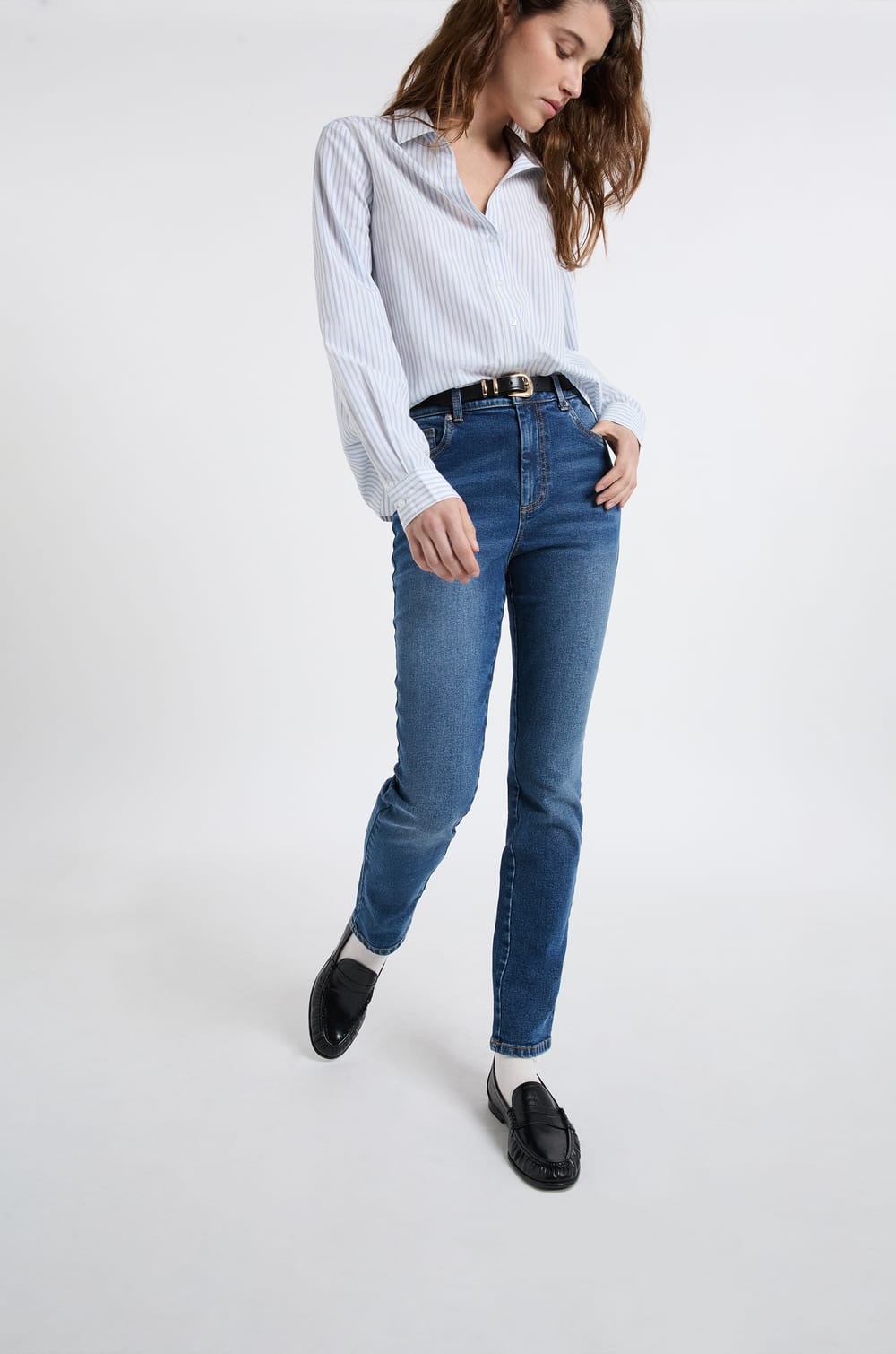 Jean coupe slim;${refinementColor}