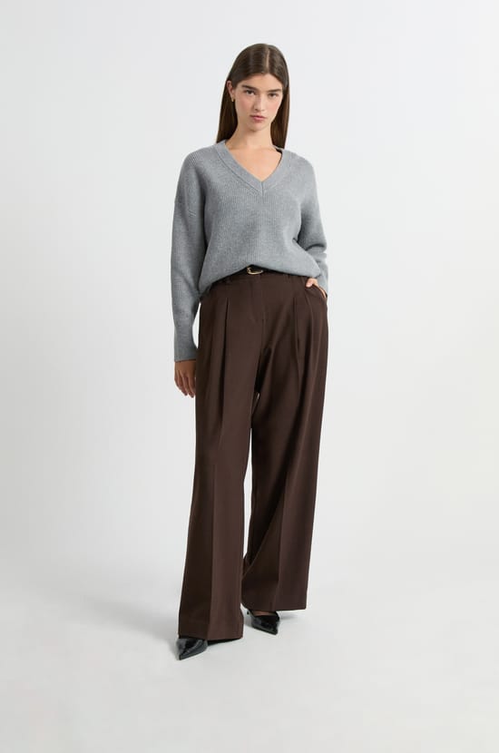 Pull manches longues col V;${refinementColor}