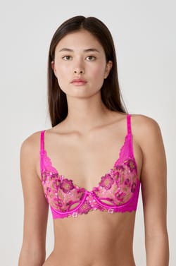 Soutien-gorge classique brodé;${refinementColor}