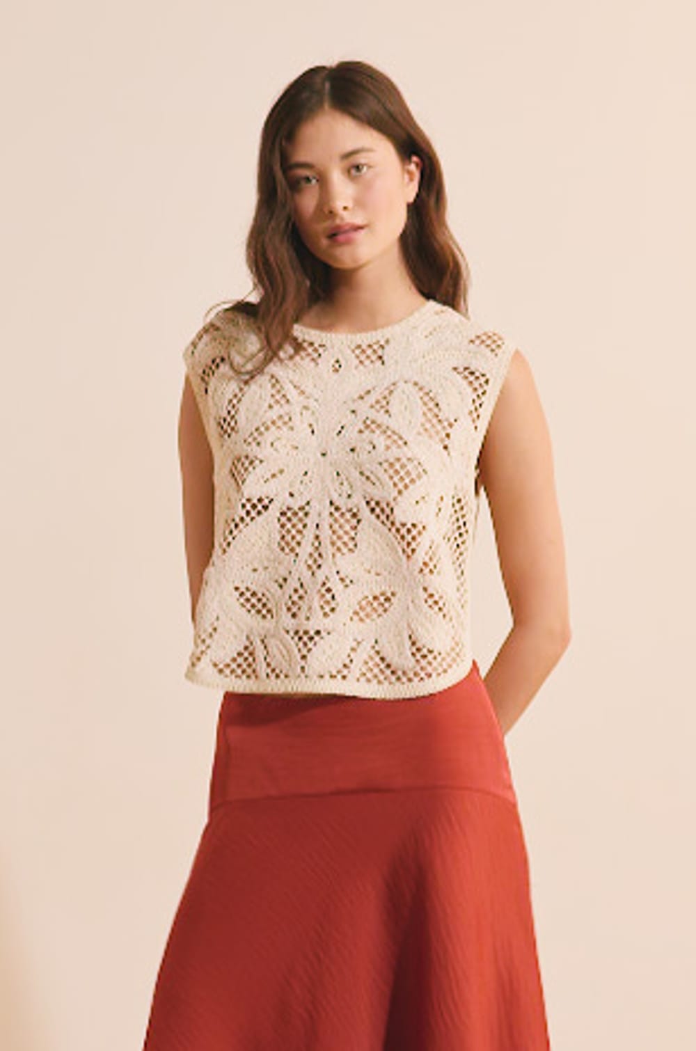 T-shirt avec broderie;${refinementColor}