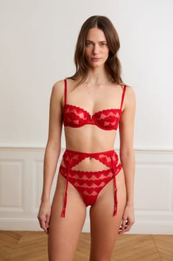 Porte-jarretelles en broderie c&oelig;urs;${refinementColor}