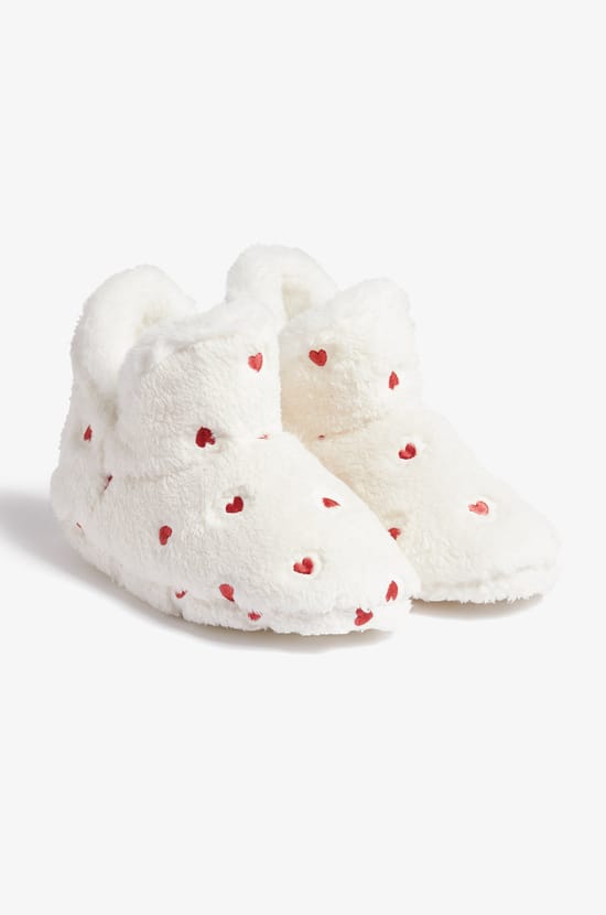 Heart Ankle Slipper Boots;${refinementColor}