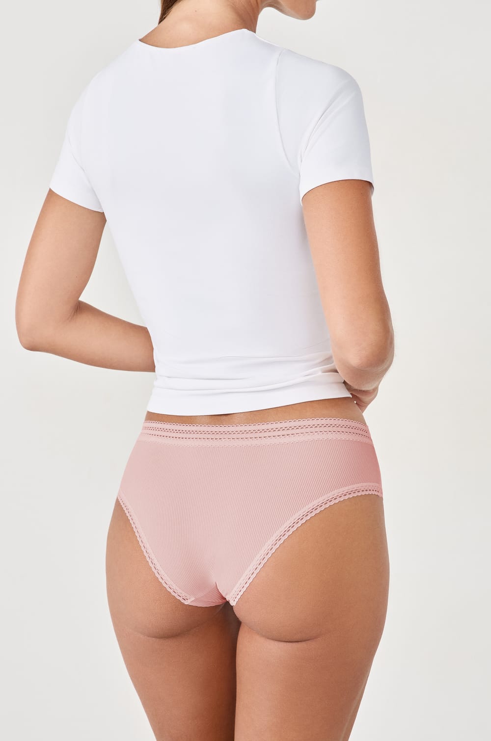 Shorty aus Mikrofaser mit Spitzendetails;${refinementColor}