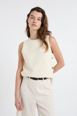 Top sans manches en coton avec boutons dor&eacute;s;${refinementColor}