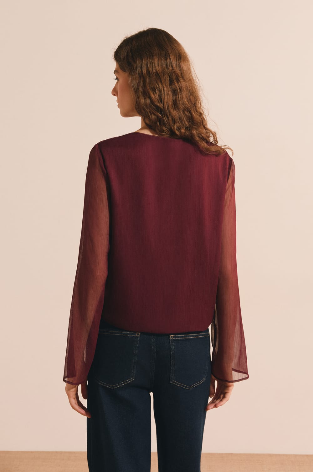 Blouse col V avec dentelle et transparence;${refinementColor}