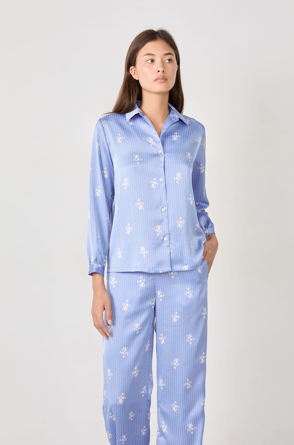 Satynowa koszula piżamowa z nadrukiem;${refinementColor}