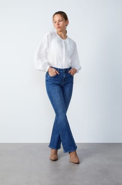 Flared Jeans;${refinementColor}