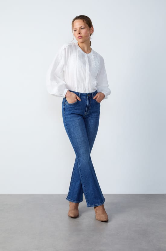 Pantalon jean évasé;${refinementColor}