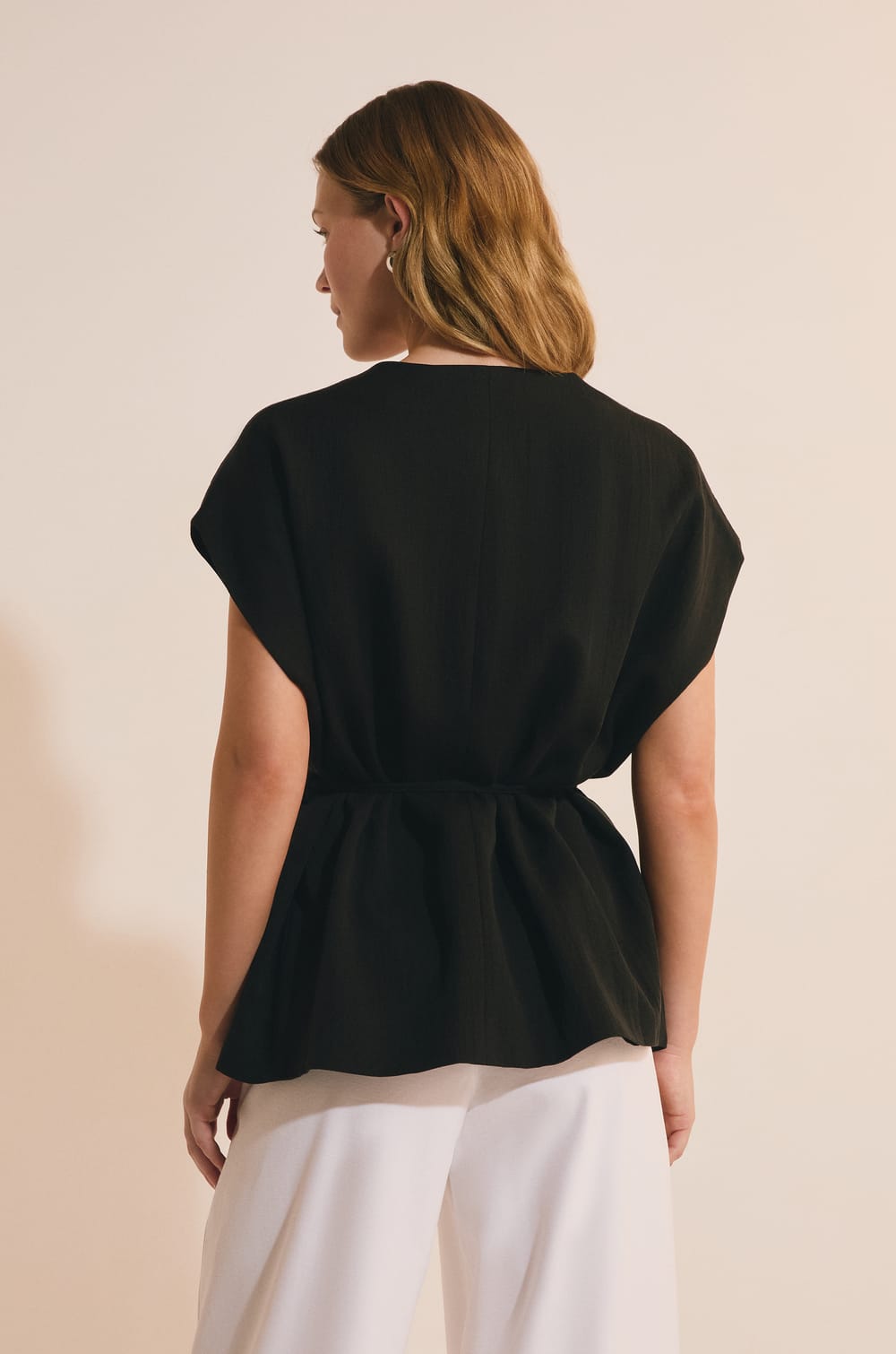 Veste kimono sans manches;${refinementColor}