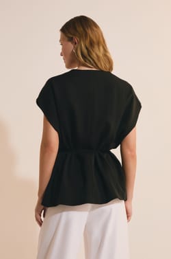 Veste kimono sans manches;${refinementColor}