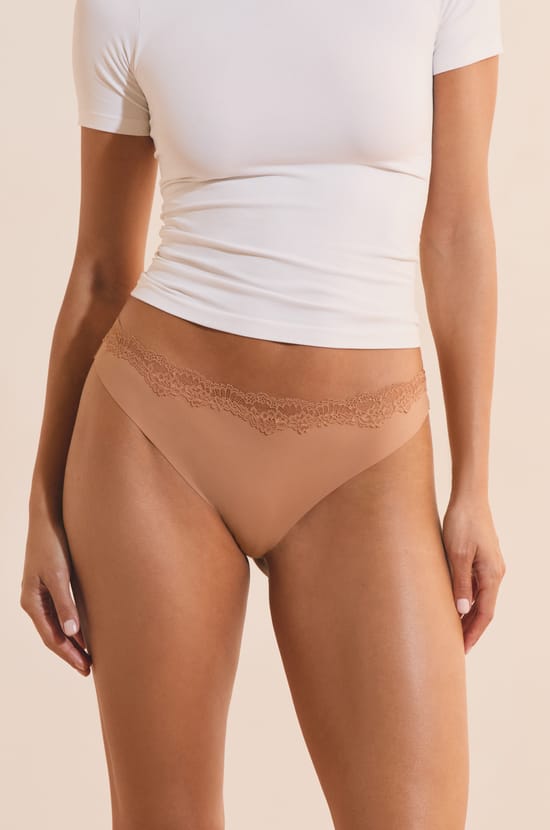 Tanga de microfibra con detalles de encaje;${refinementColor}