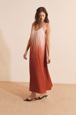 Robe midi fluide satin&eacute;e;${refinementColor}