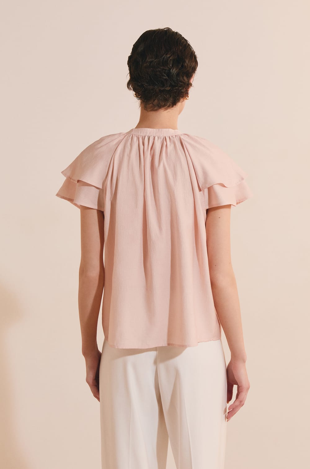 Top manches courtes bouffantes &agrave; nouer;${refinementColor}