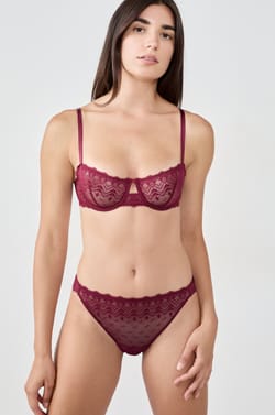 Tanga en dentelle;${refinementColor}