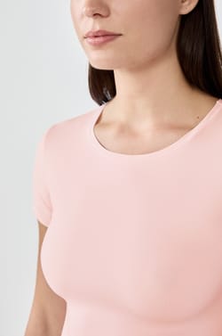 Short-sleeved microfiber T-shirt;${refinementColor}