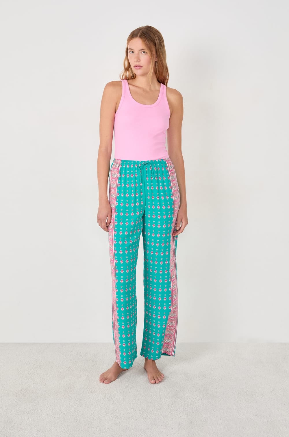 Wijde pyjamabroek;${refinementColor}