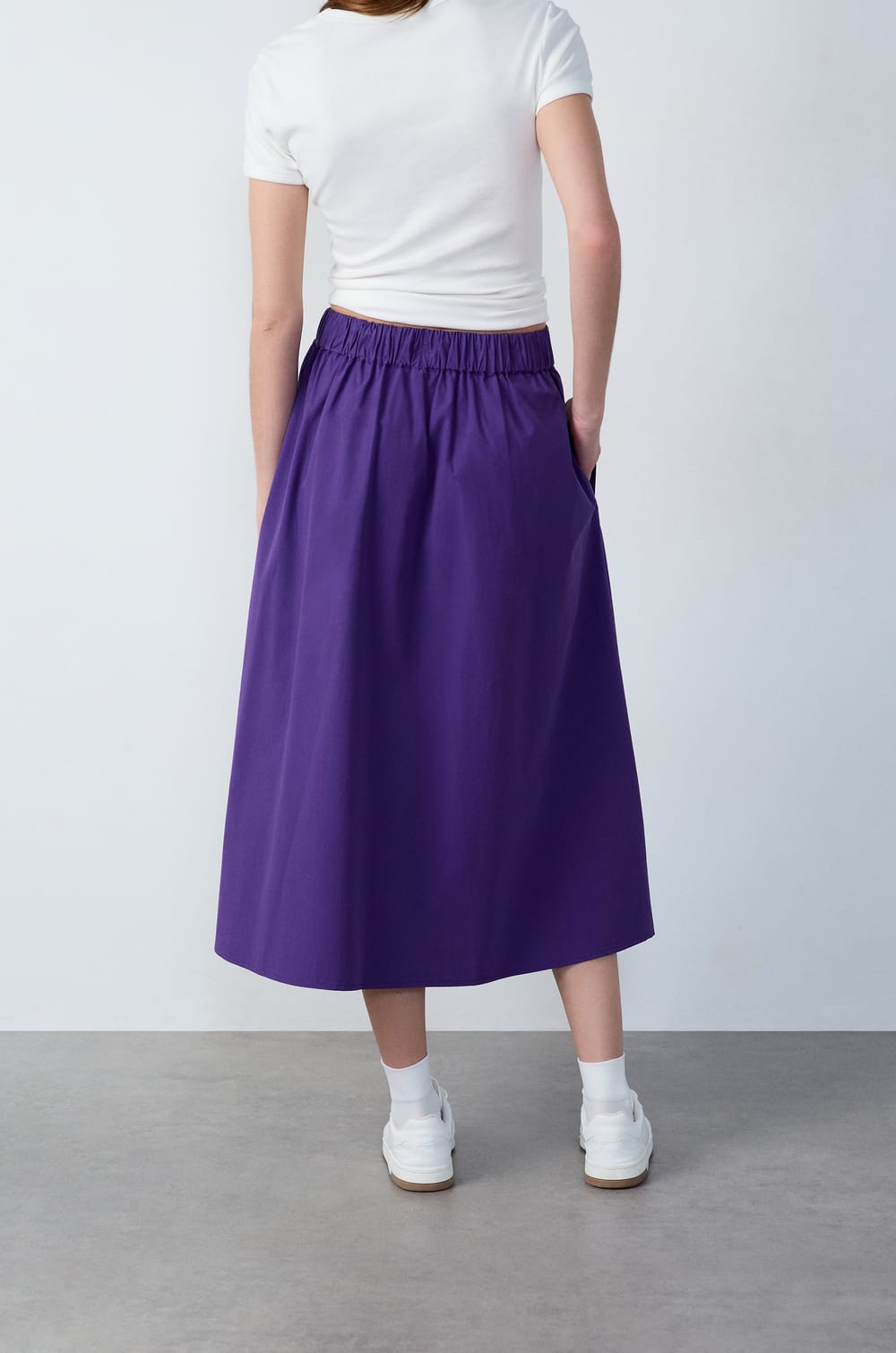 Mid-length Fluid Skirt with Pockets;${refinementColor}