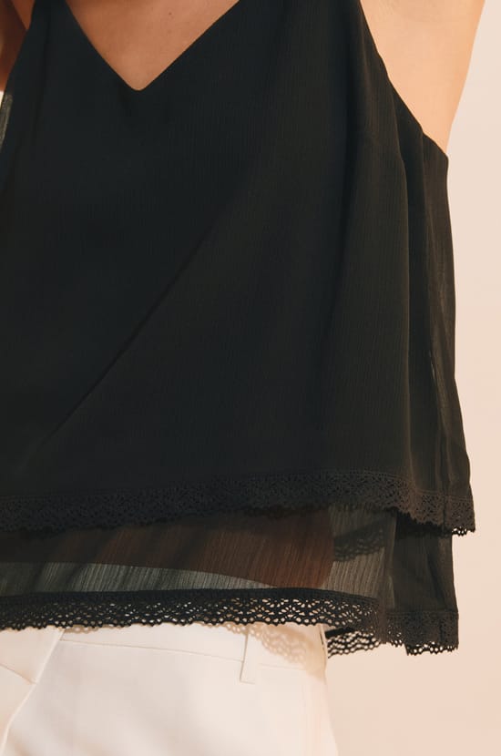 Caraco avec d&eacute;tails transparents;${refinementColor}