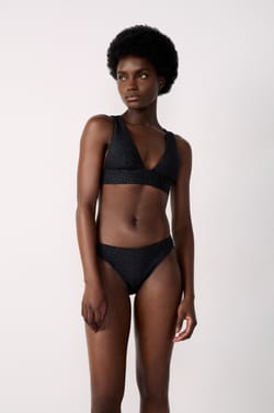 Panty de bikini detalle plateado;${refinementColor}