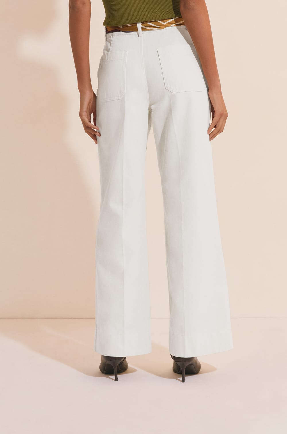 Jean droit &agrave; poches avant;${refinementColor}