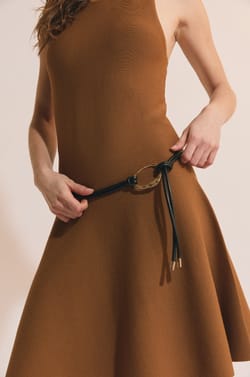 Ceinture avec d&eacute;tail dor&eacute;;${refinementColor}