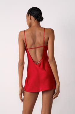 Nuisette satinée détails dentelle bijou cœur;${refinementColor}