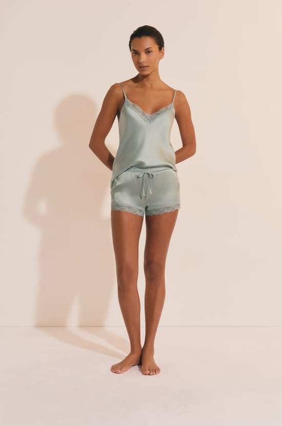 Short de pyjama en soie d&eacute;tails dentelle;${refinementColor}