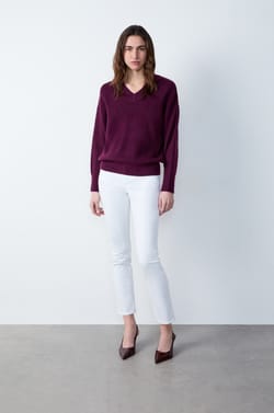 Long-sleeved V-neck sweater;${refinementColor}