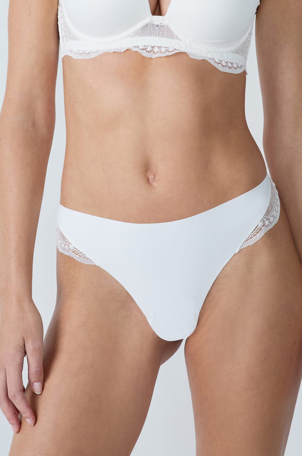 Tanga z mikrovlákna a krajky;${refinementColor}