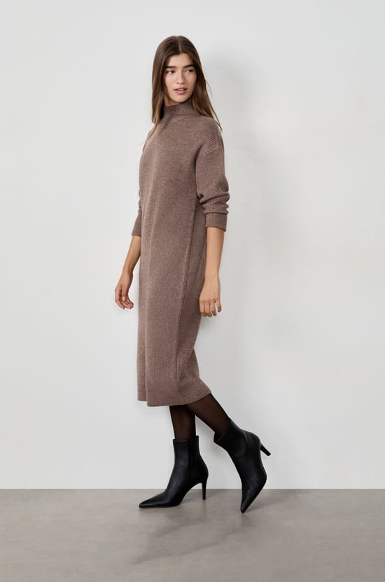Robe pull longue;${refinementColor}