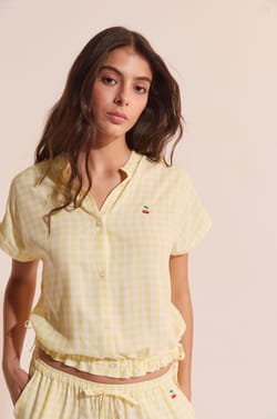 Chemise &agrave; manches courtes vichy avec motif cerise;${refinementColor}