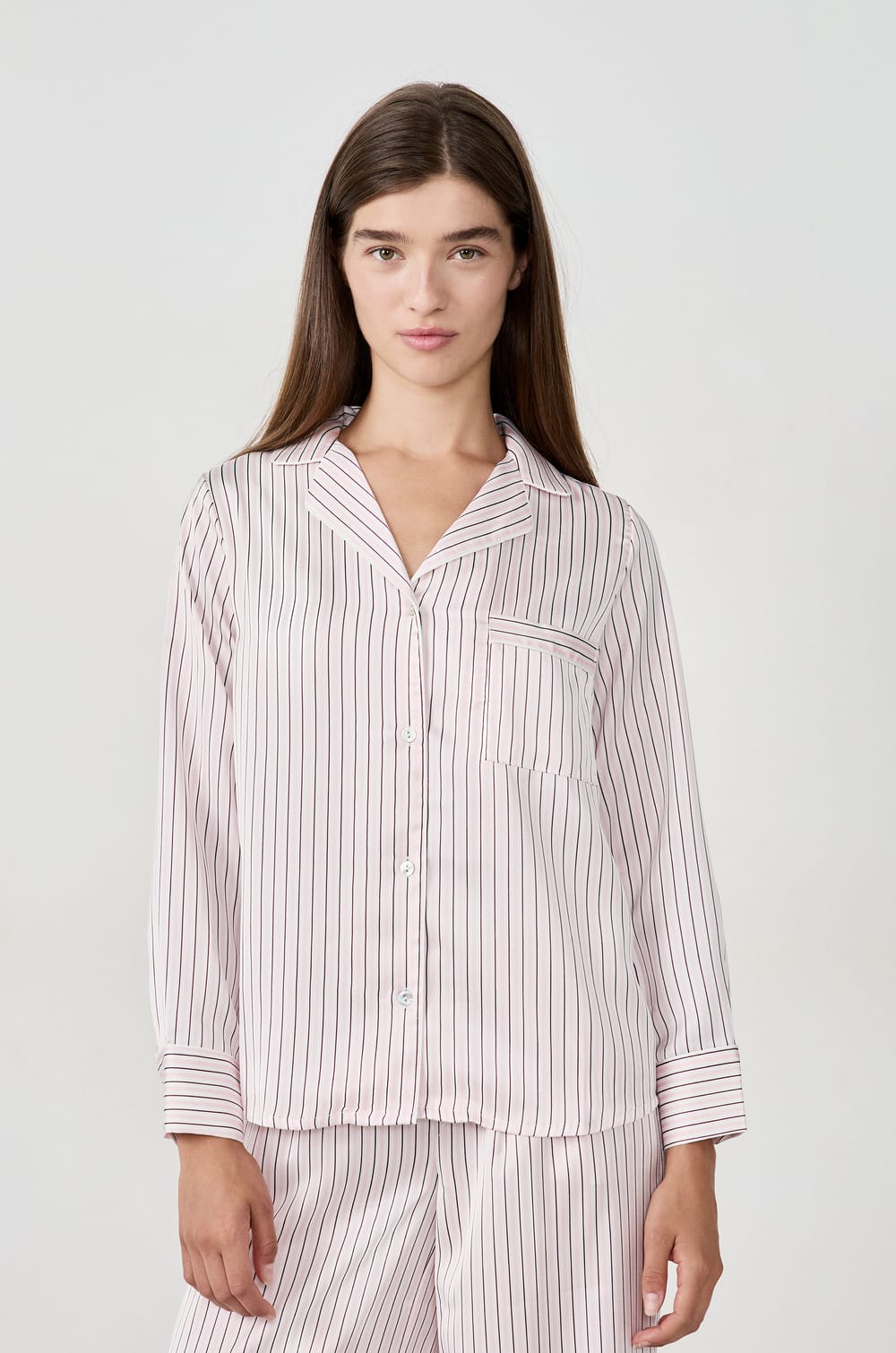 Chemise de pyjama en satin à rayures;${refinementColor}