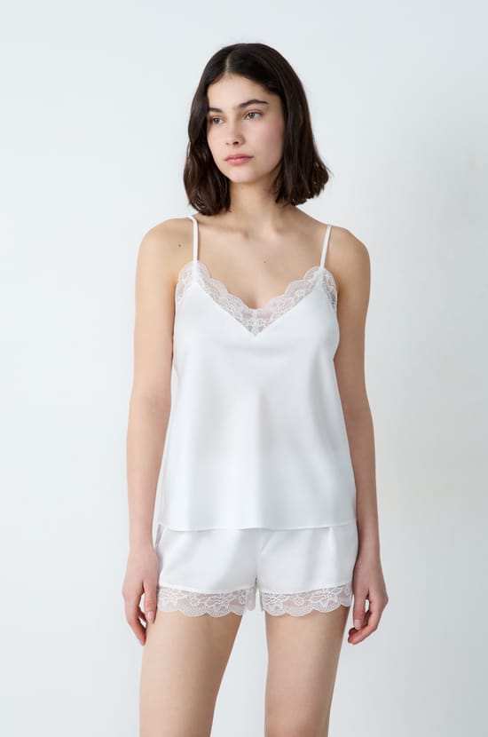 Caraco satiné détails dentelle;${refinementColor}